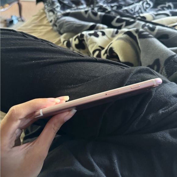 Apple iPhone 7 Plus rose gold 32Gb unlocked with original box and scrn protector - Picture 5 of 7